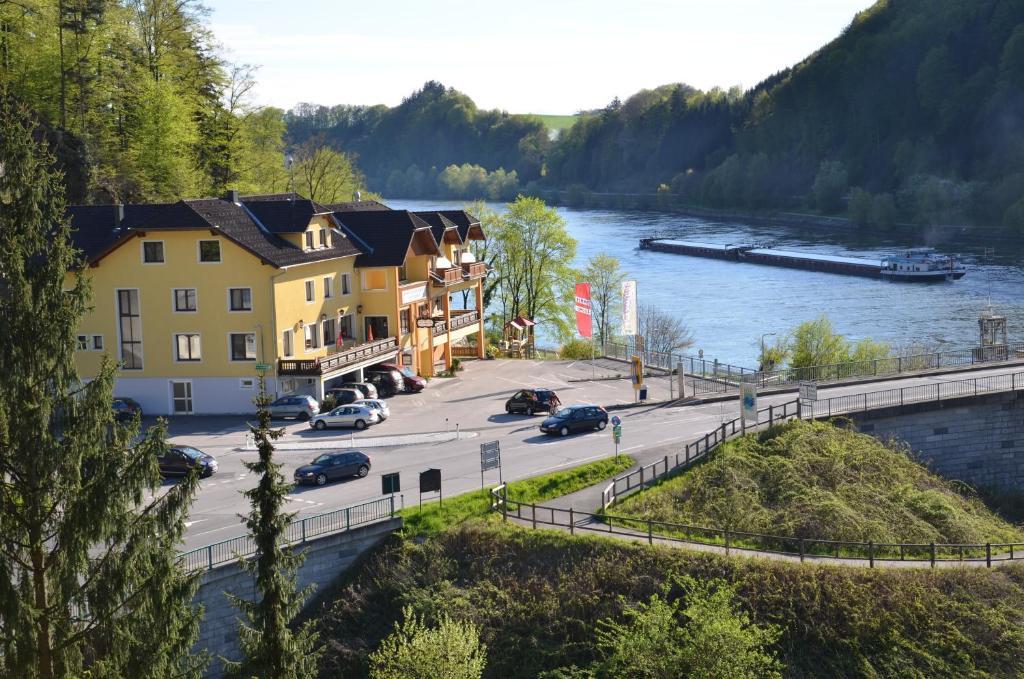 Gasthof Zur Donaubruecke Ardagger Markt Exterior foto